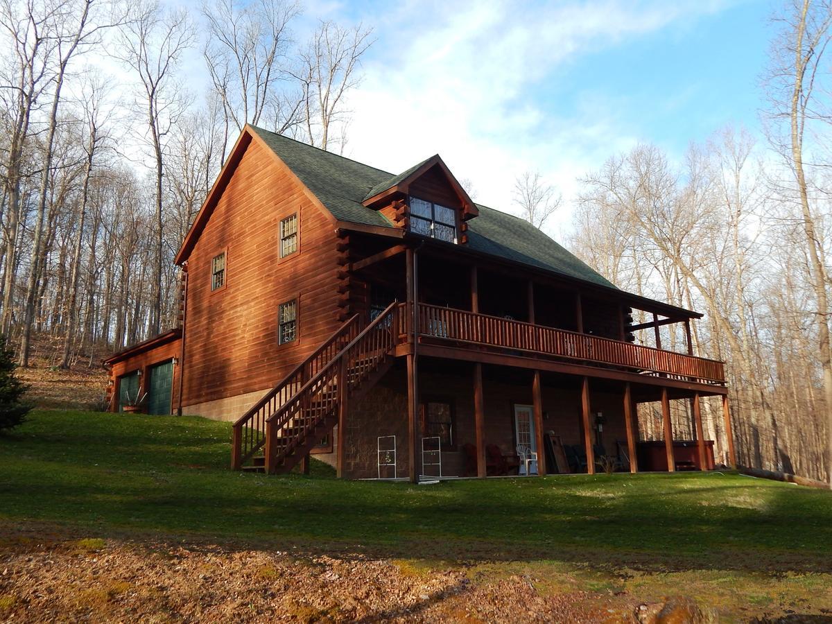 Big Pine Lodge In Hocking Hills Logan Exterior foto